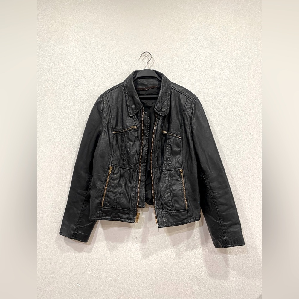vintage black genuine leather biker jacket — classic zip moto style